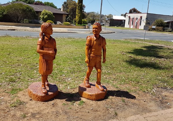 Rupanyip Chain Saw sculptures at Rupanyip