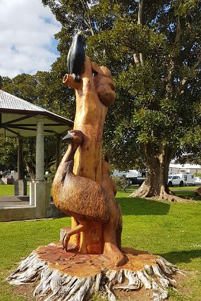 20210916_144100 Chainsaw sculpture