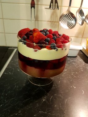 20171209_200025 Mixed Berries, Custard & Jelly